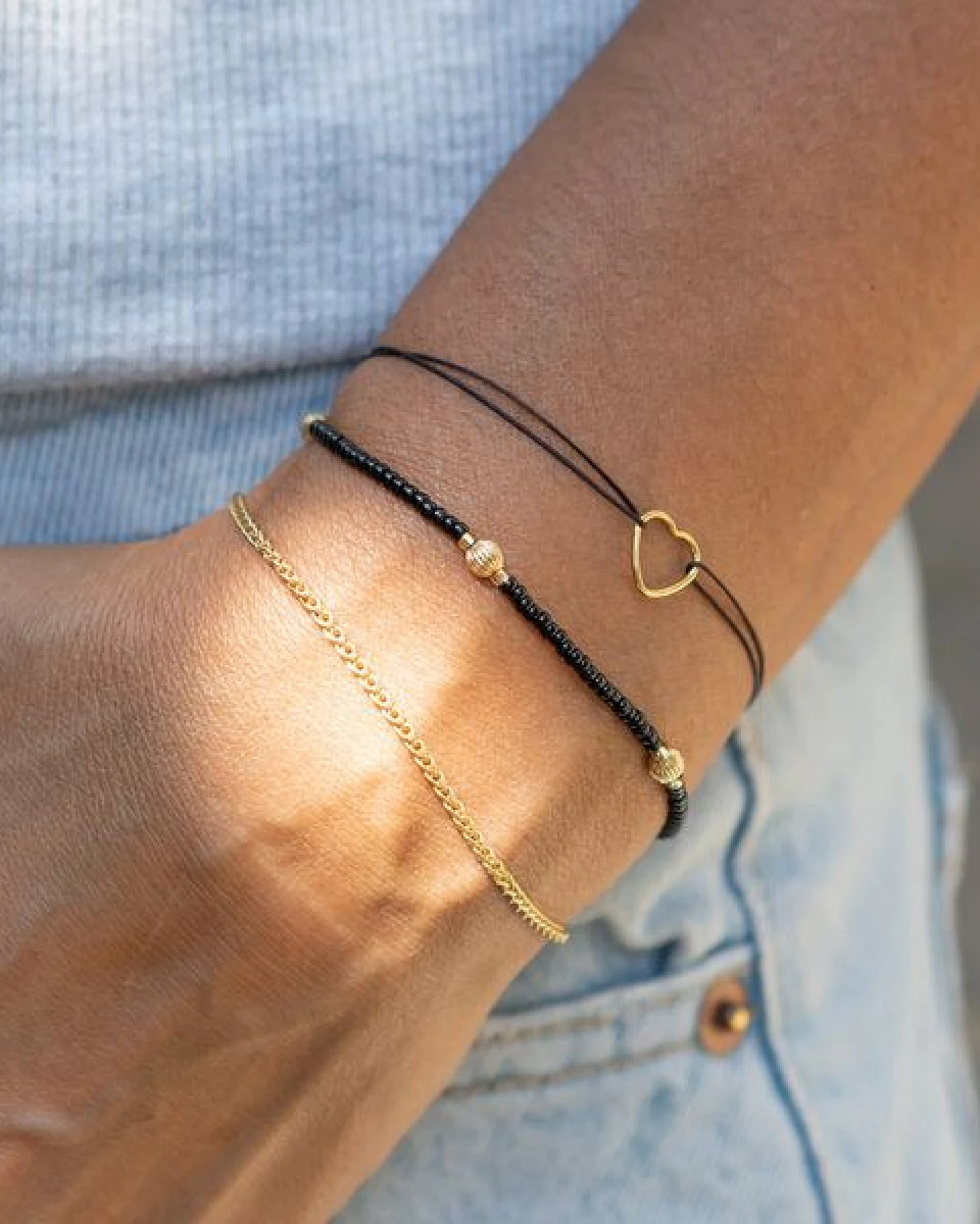 juni Armbandset Schwarz / Gold - hergestellt in Deutschland aus recyceltem Gold und Silber – Ansicht 2