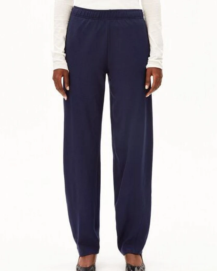 Produktseite: ARMEDANGELS JERSEY BARREL Damen Hose aus LENZING ECOVERO Viskose Mix