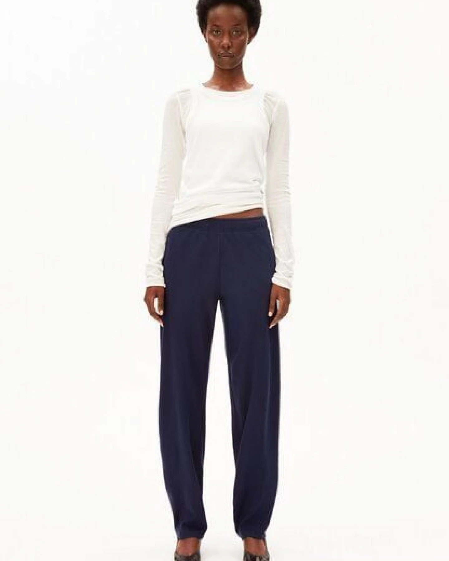 ARMEDANGELS JERSEY BARREL Damen Hose aus LENZING ECOVERO Viskose Mix – Ansicht 4