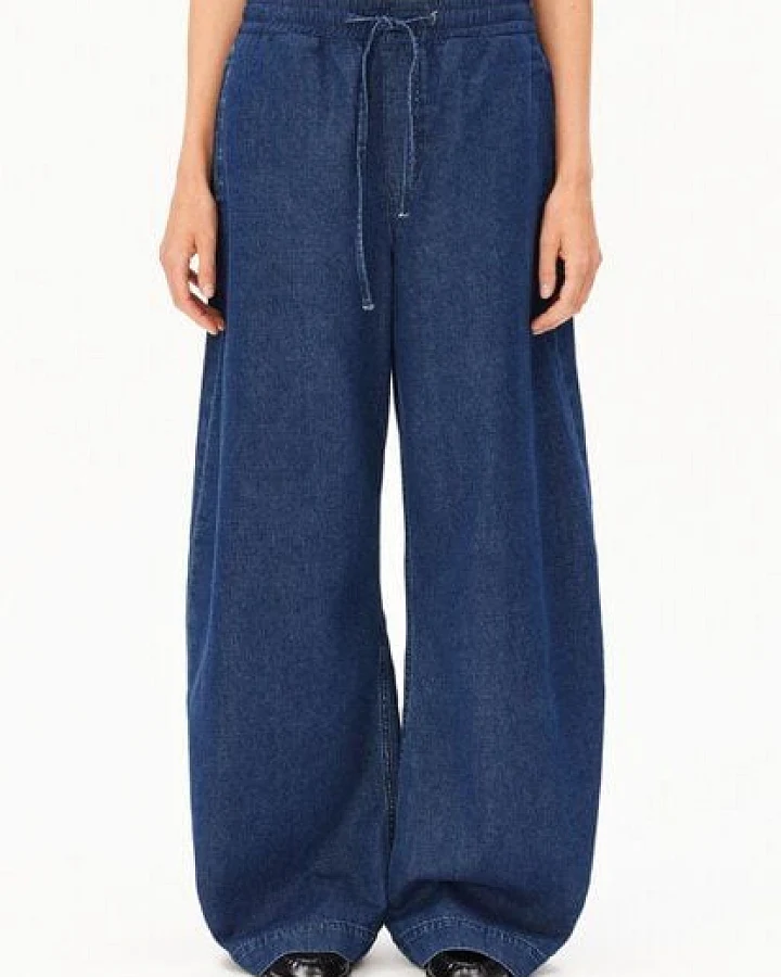 Produktseite: ARMEDANGELS PULL ON BARREL Damen Denim Hose aus Bio-Baumwoll Mix