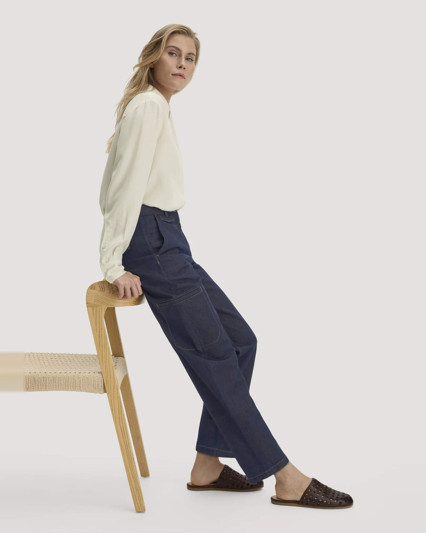 hessnatur Damen Jeans Cargo Barrel Leg aus Bio-Denim - blau - Größe 42 – Ansicht 4