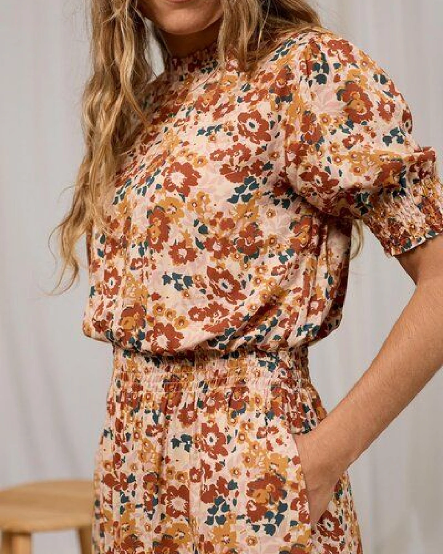 TWOTHIRDS Grassholm nachhaltiges Kleid für Frauen in Small Green Flowers, Rose Flowers und Wild Forest – Ansicht 3