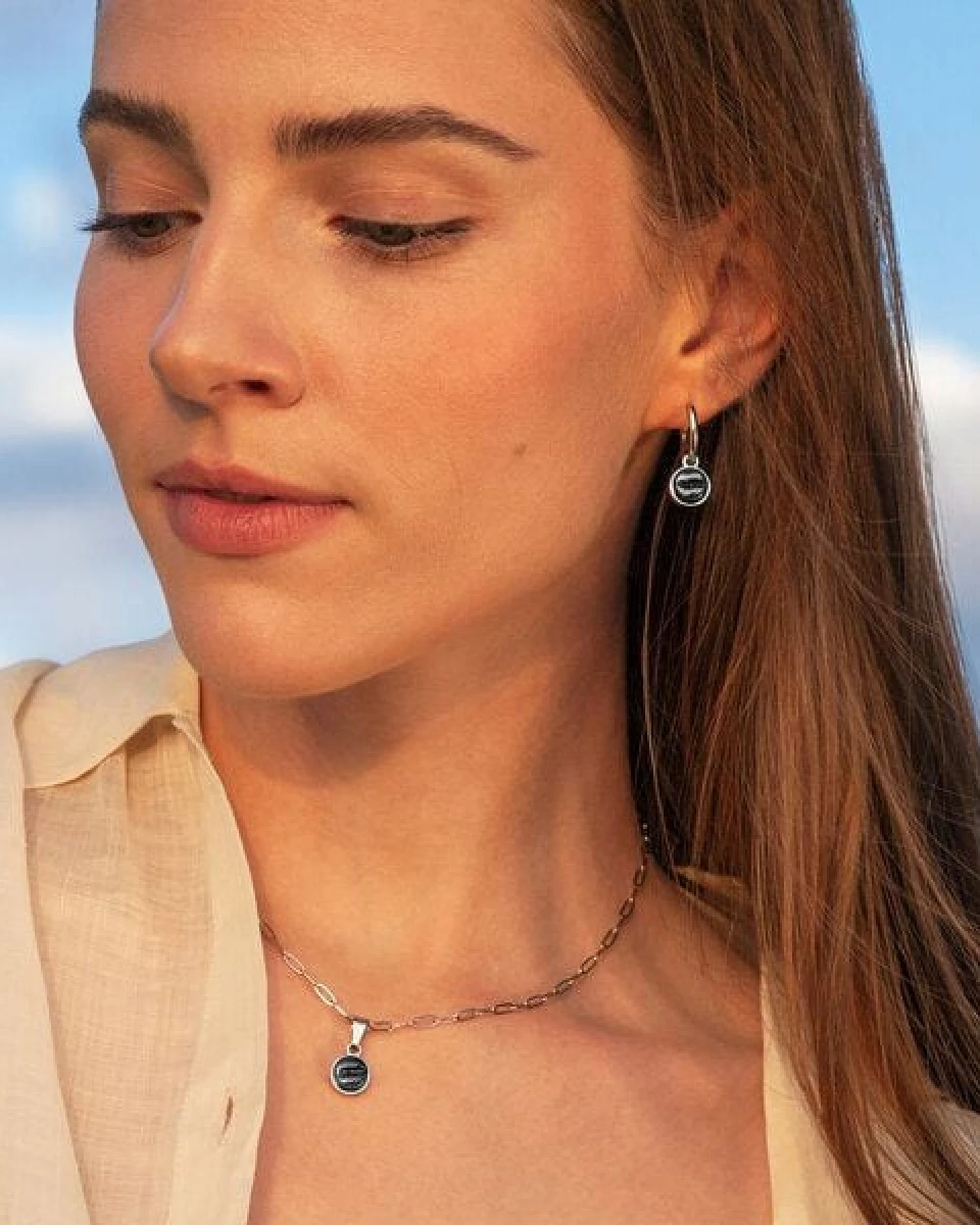 ALEXASCHA Silber Clip Creolen mit Anhänger – Ansicht 2