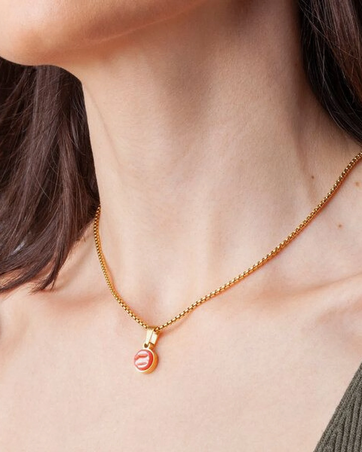 ALEXASCHA Kurze Kette mit Anhänger – Ansicht 2