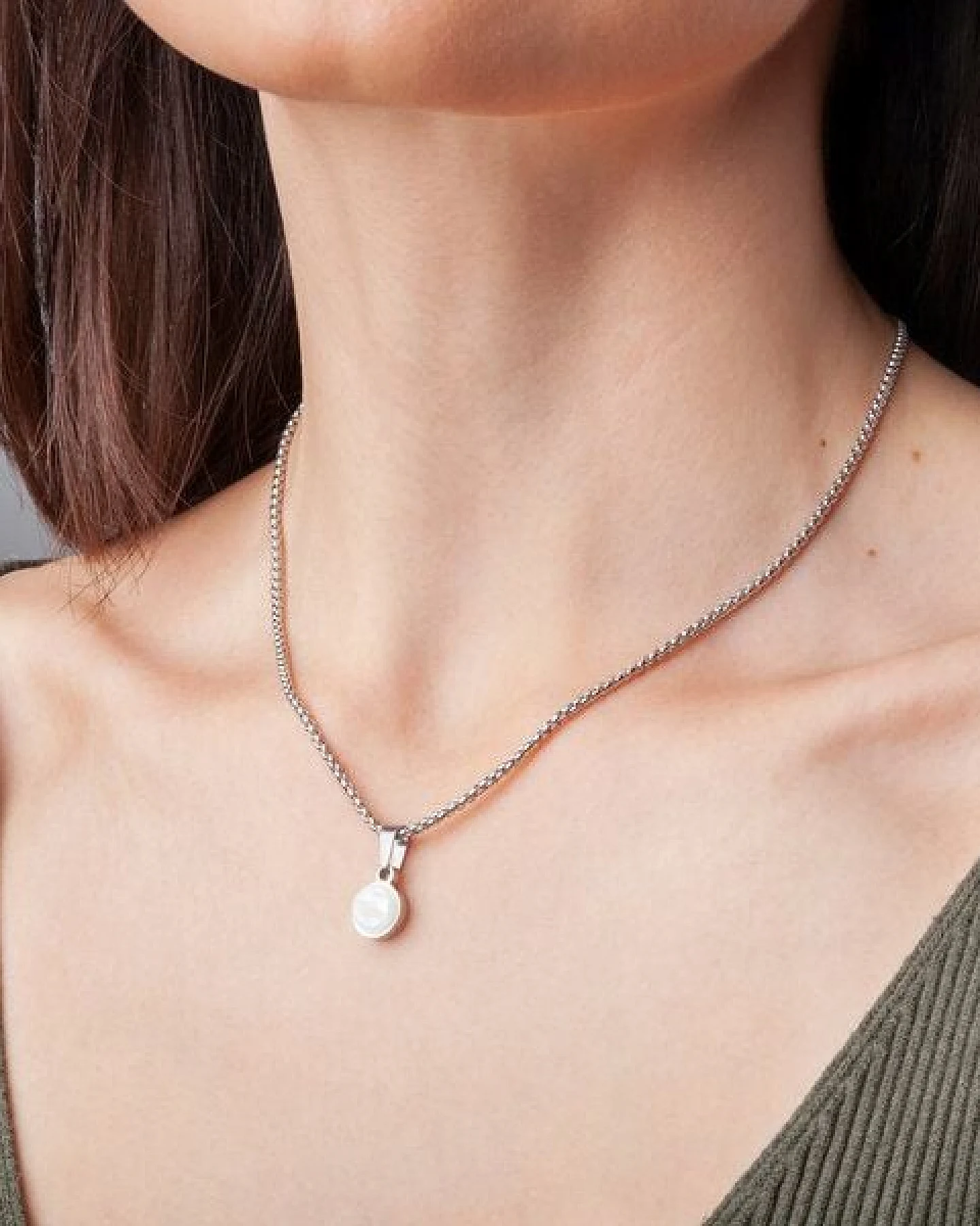 ALEXASCHA Kurze Kette mit Anhänger – Ansicht 2