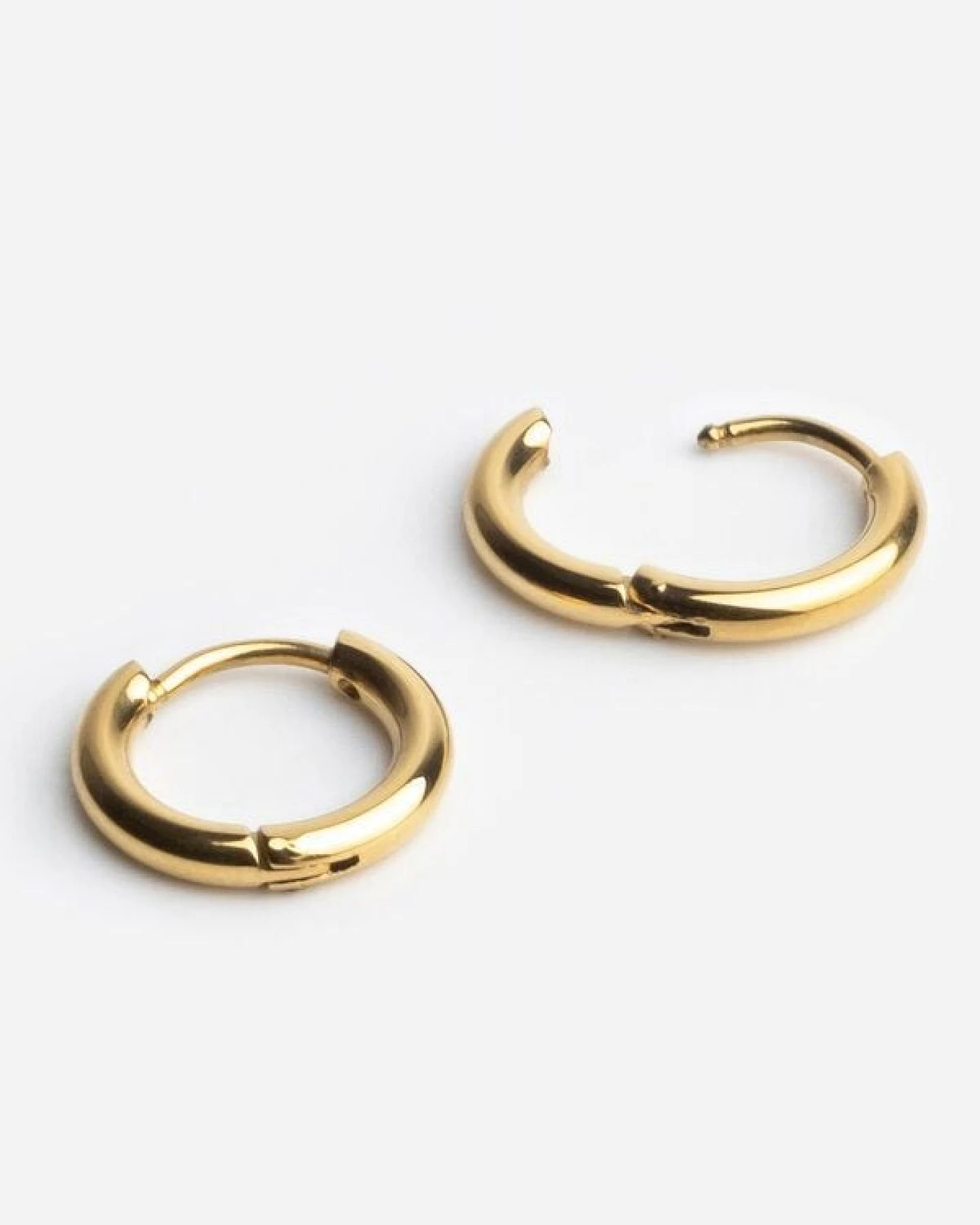 ALEXASCHA Gold Creolen mit Anhänger – Ansicht 4