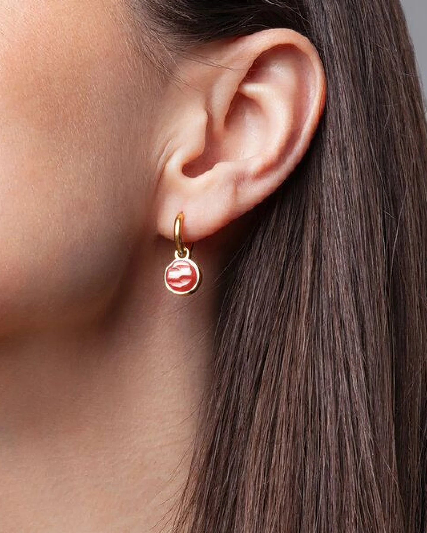 ALEXASCHA Gold Creolen mit Anhänger – Ansicht 3