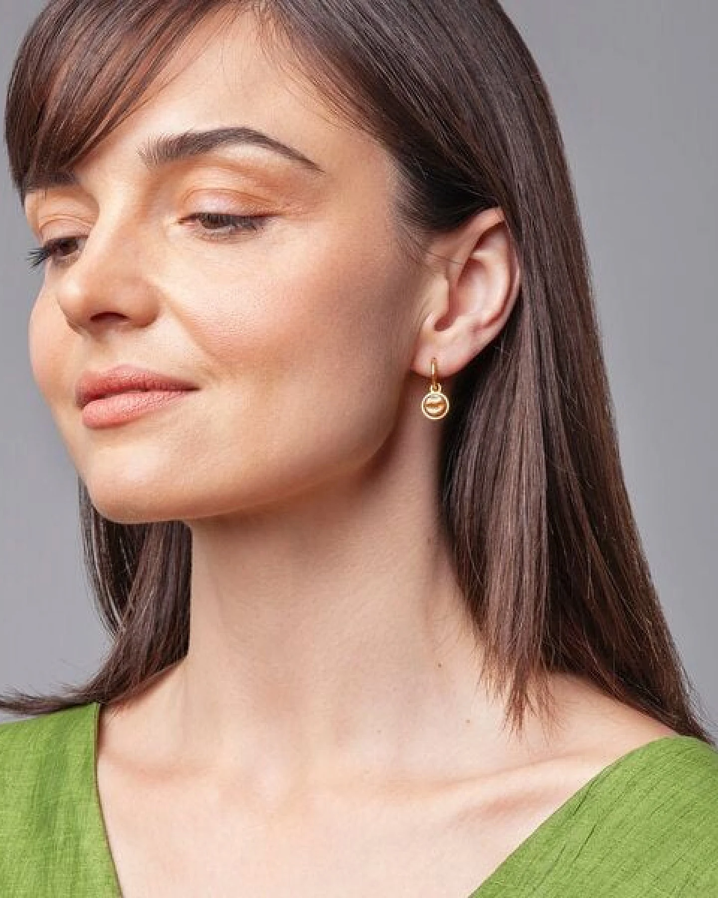 ALEXASCHA Gold Creolen mit Anhänger – Ansicht 2