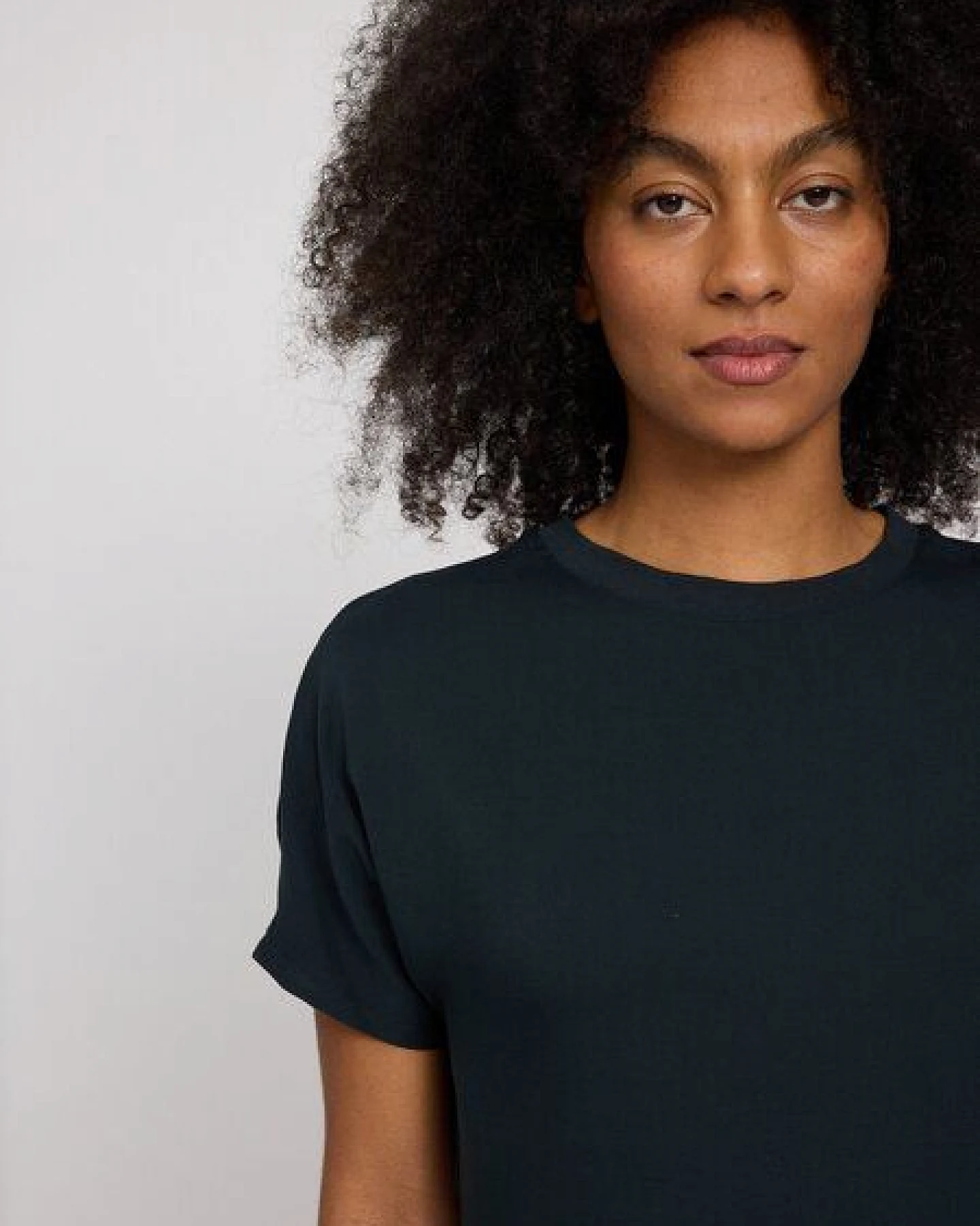 Mazine Crew Neck Viscose T-Shirt - aus Ecovero – Ansicht 2