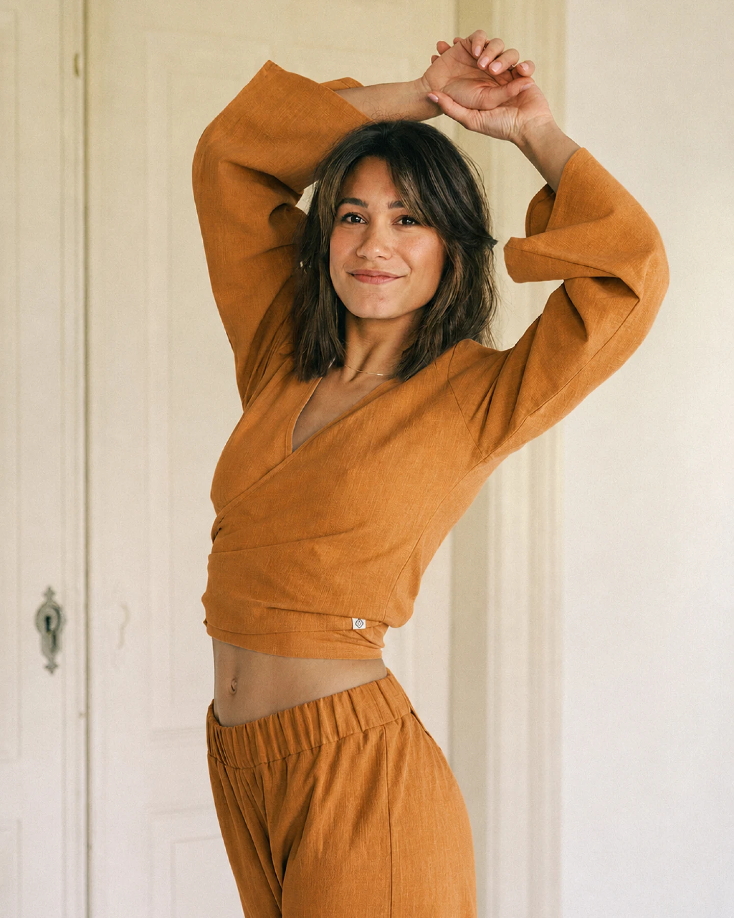 The View Yoga Damen vegan Top Lijn Orange – Ansicht 2