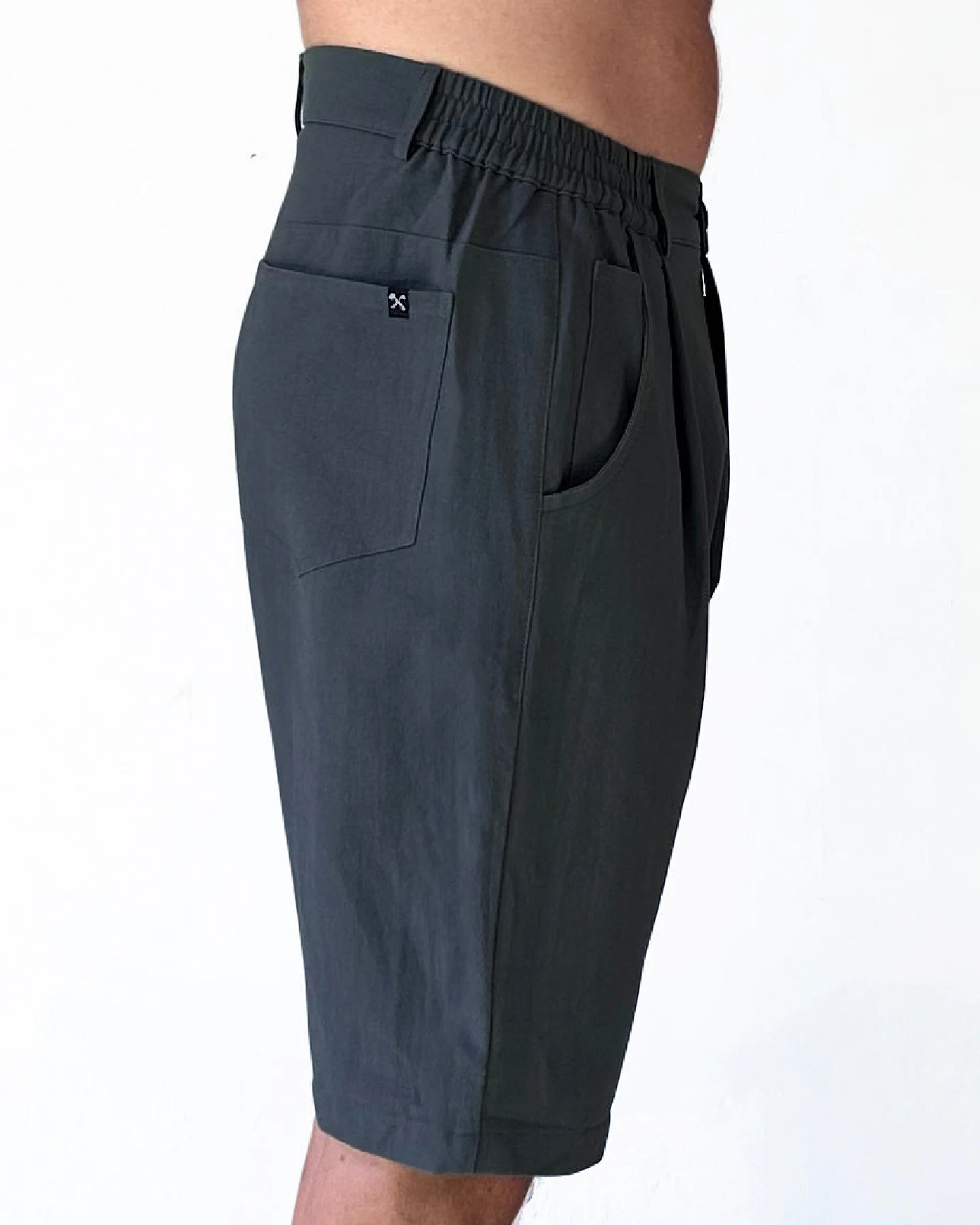 The Driftwood Tales Herren vegan Shorts In Anthrazitblau – Ansicht 2