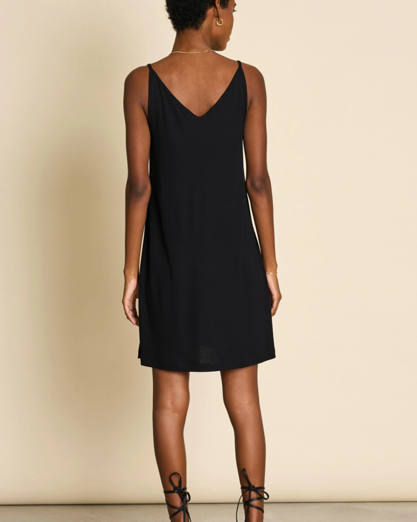 Kleid Triangle Flow Short Schwarz – Ansicht 4
