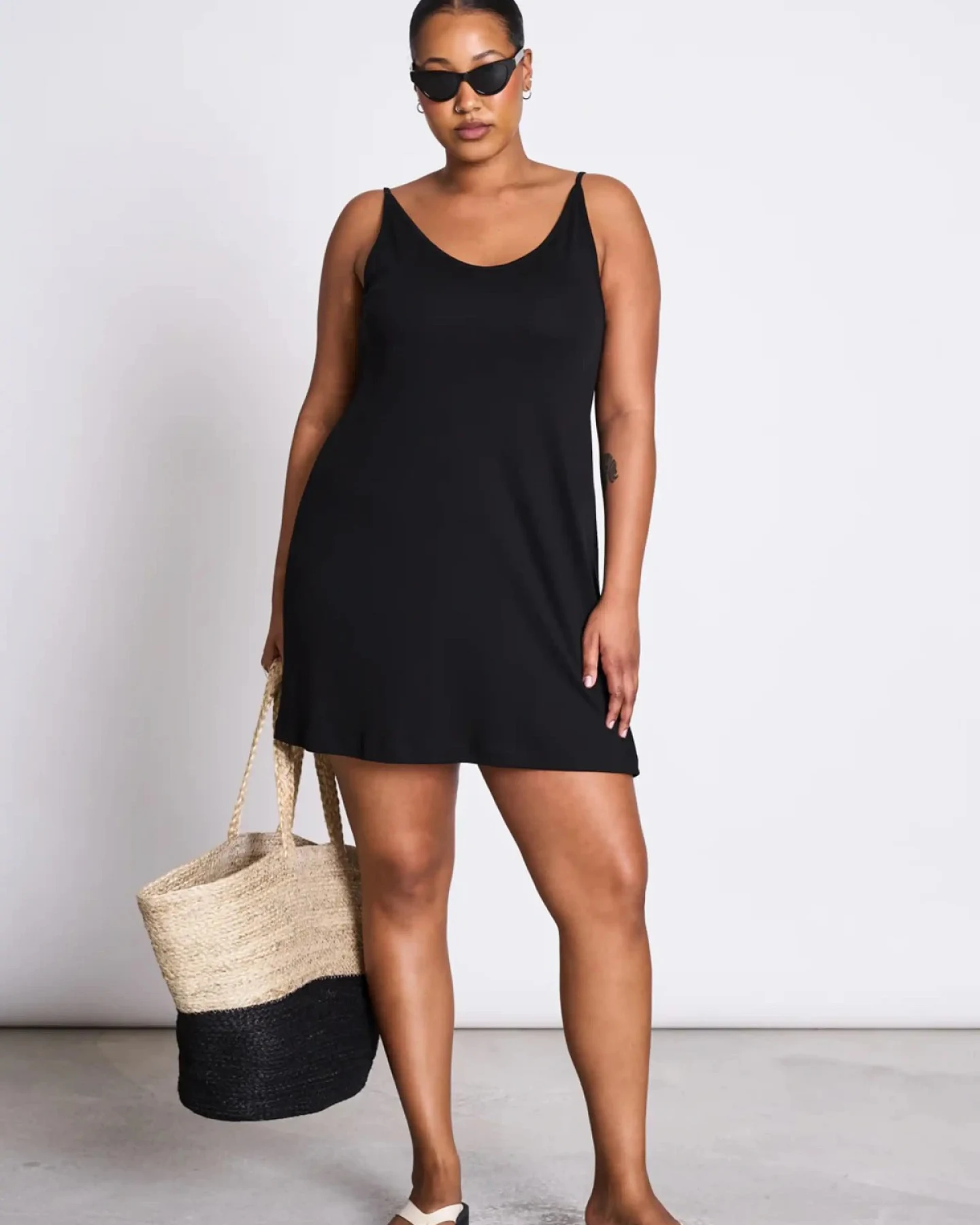 Kleid Triangle Flow Short Schwarz – Ansicht 5