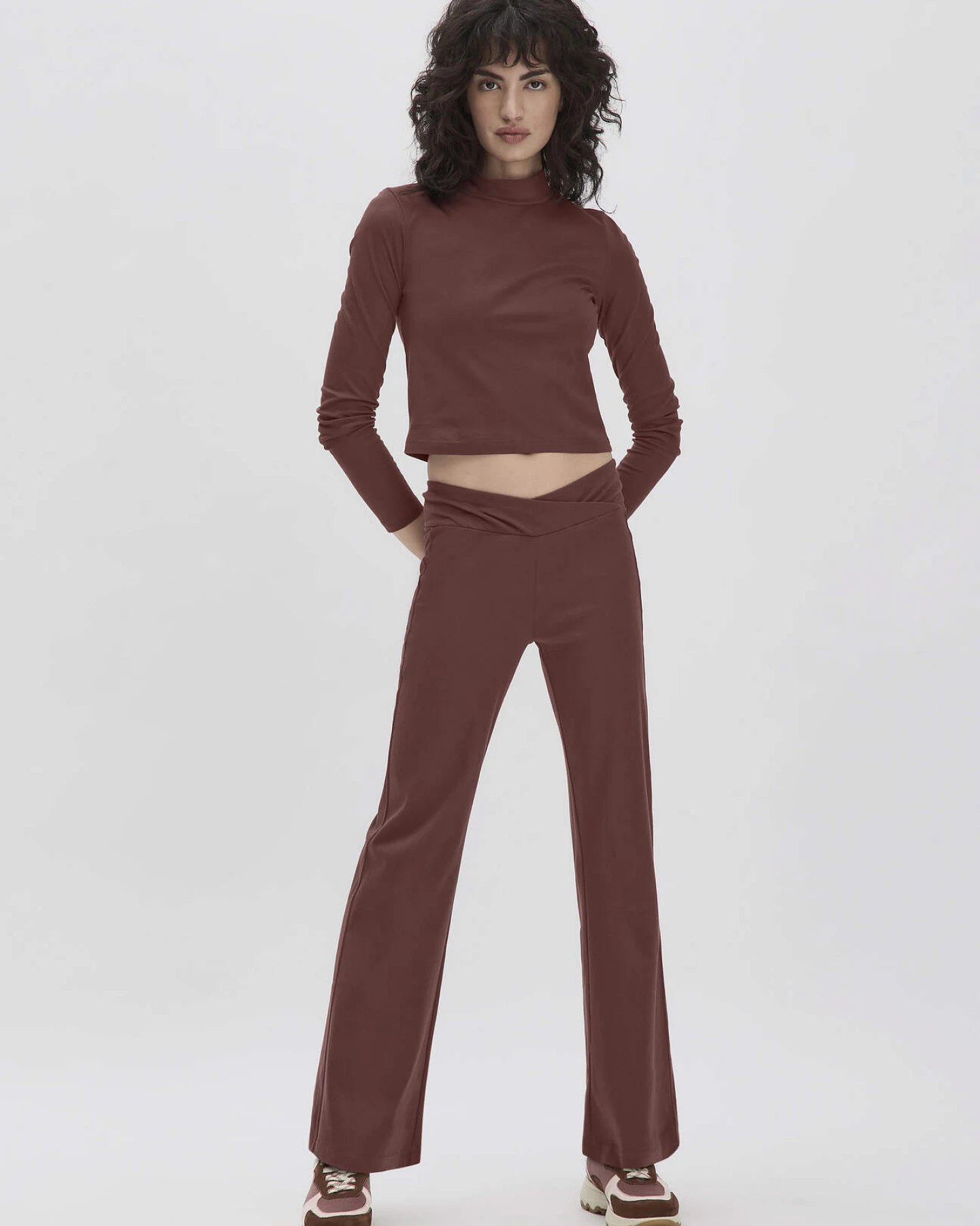 hessnatur Loungewear Longsleeve Fitted ACTIVE LIGHT aus Bio-Baumwolle - braun - Größe 42 – Ansicht 2
