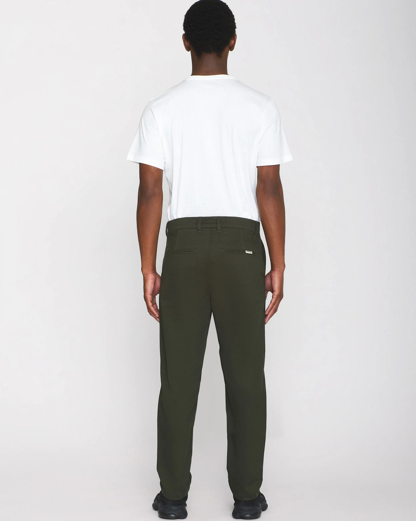 KnowledgeCotton Apparel Herren vegan Chino-Hose Chuck Regular Twill Forrest Nachtgrün – Ansicht 2