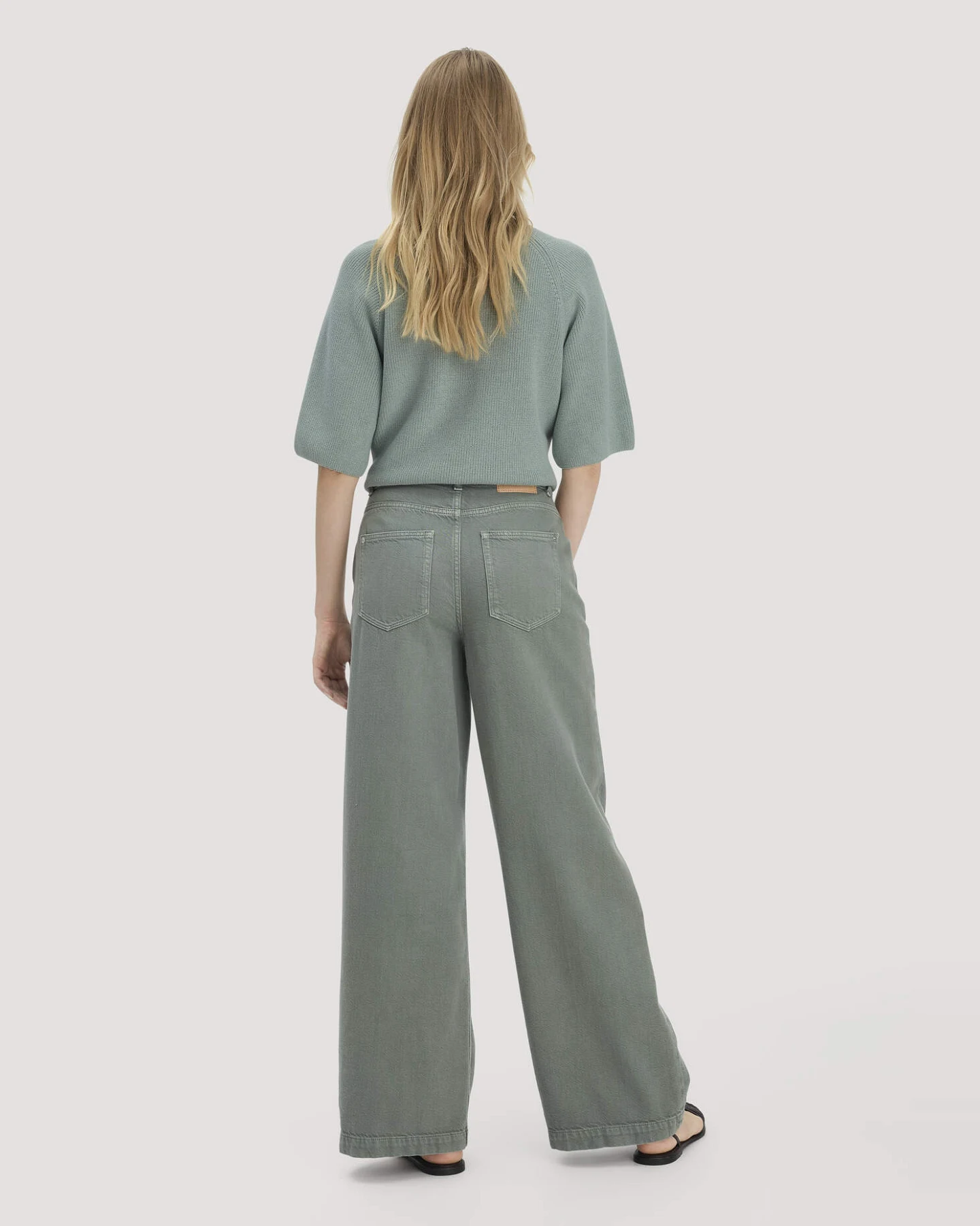 hessnatur Damen Jeans VONNA Super Wide Leg aus Bio-Baumwolle mit TENCEL™ Lyocell - grün - Größe 28/32 – Ansicht 2