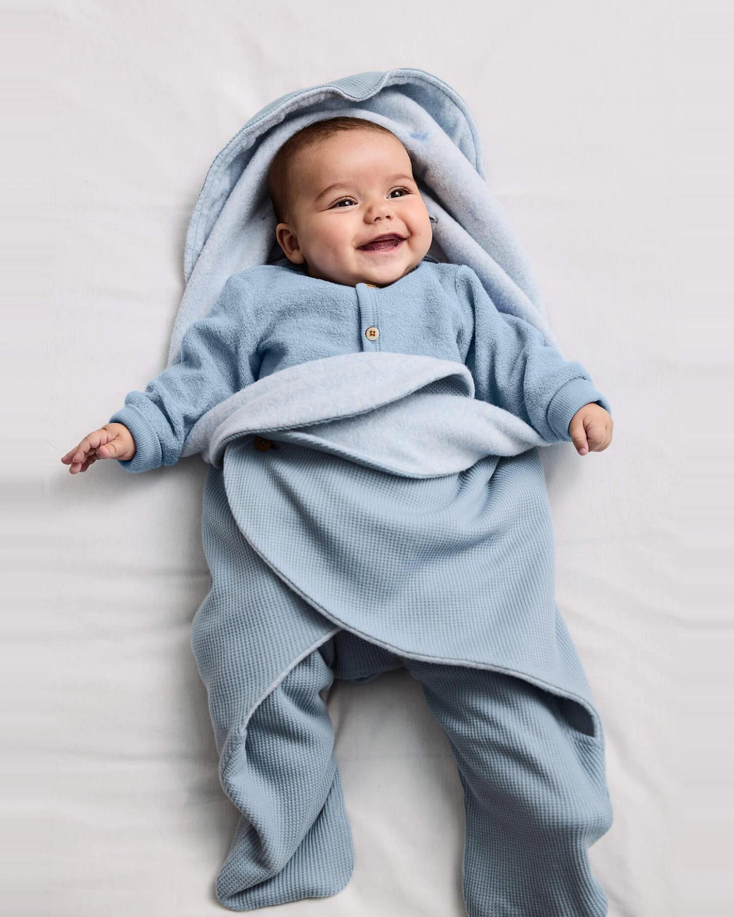 hessnatur Baby Piqué Einschlagdecke aus Bio-Baumwolle - blau - Größe 88cm x 100cm – Ansicht 4