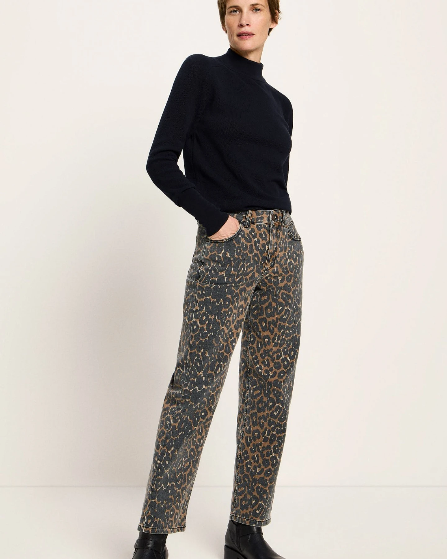 Jeans Relaxed Leo Print Braun – Ansicht 2