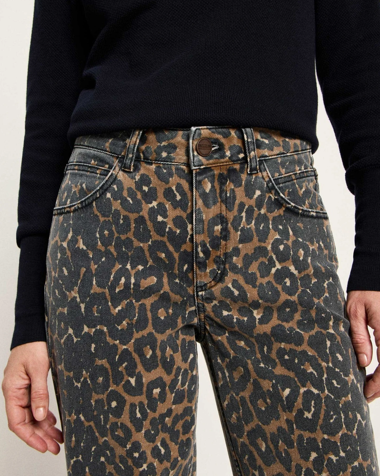 Jeans Relaxed Leo Print Braun – Ansicht 3