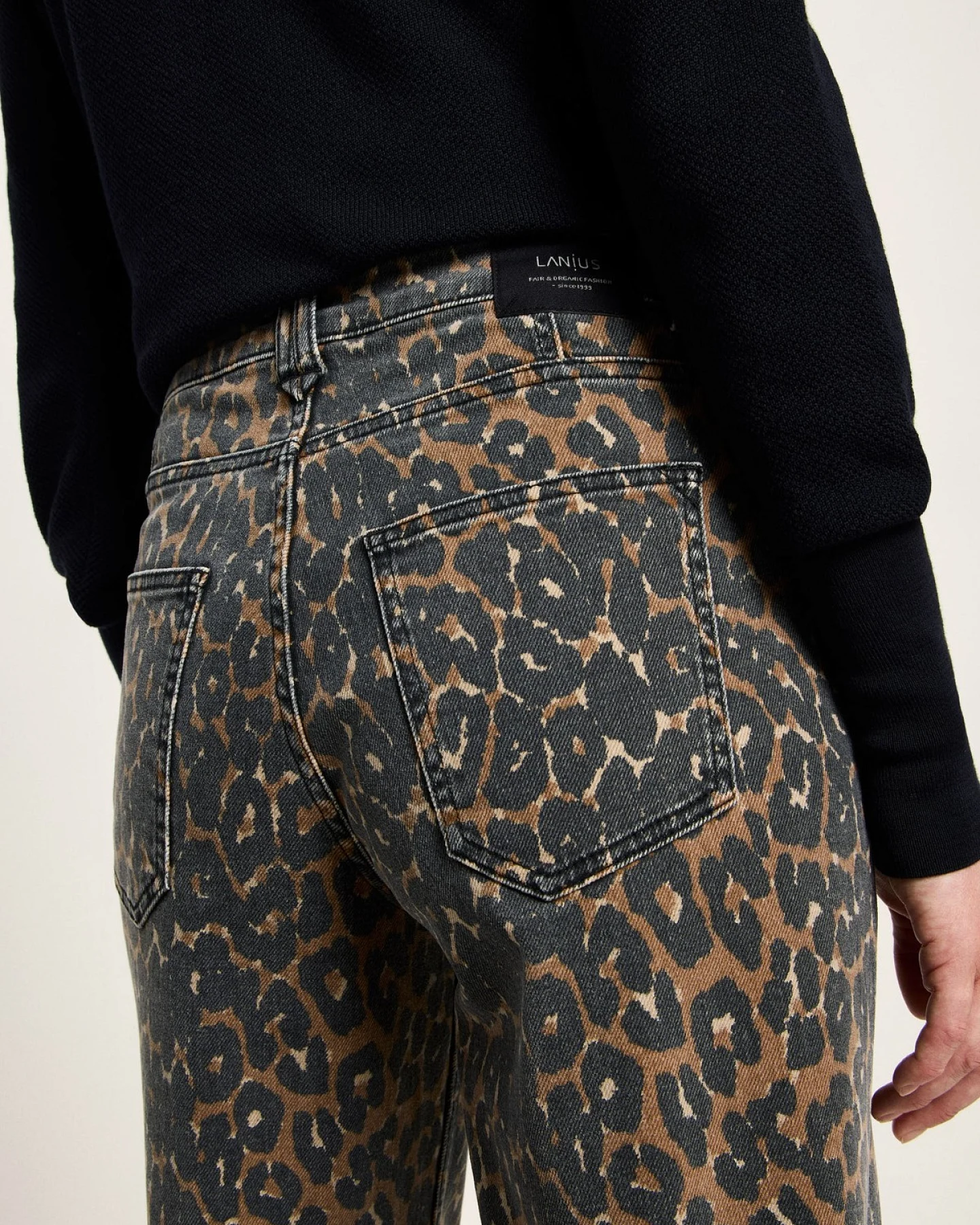 Jeans Relaxed Leo Print Braun – Ansicht 4