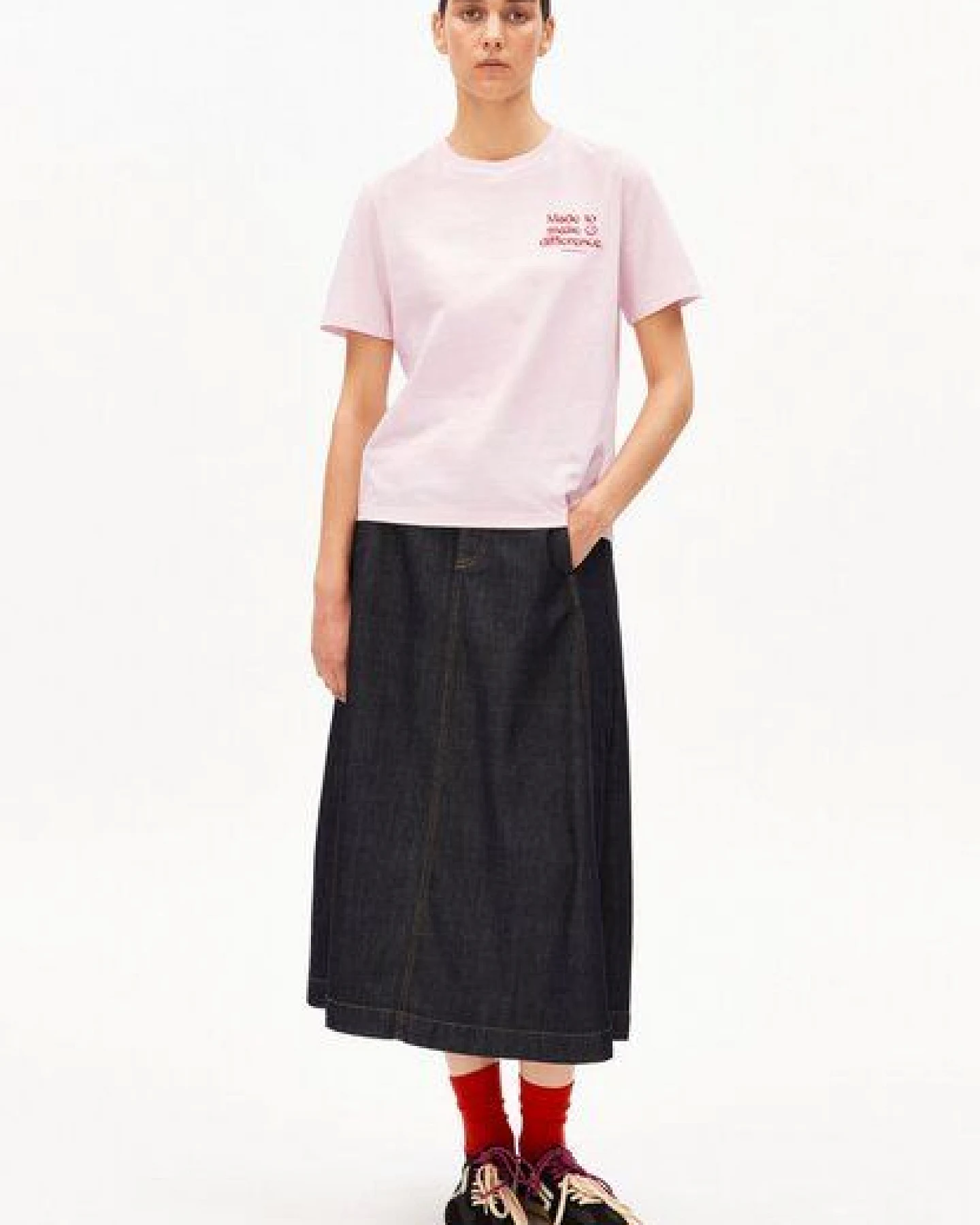 ARMEDANGELS LUALAA EMBRO Damen T-Shirt aus Bio-Baumwolle – Ansicht 4