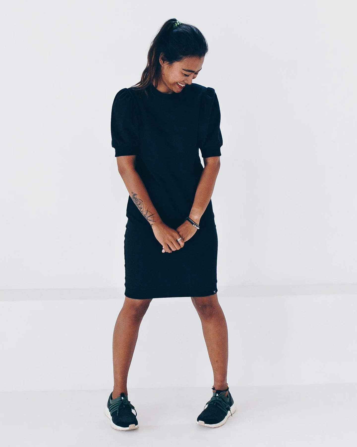 The Driftwood Tales Damen vegan Kleid Schwarz – Ansicht 2