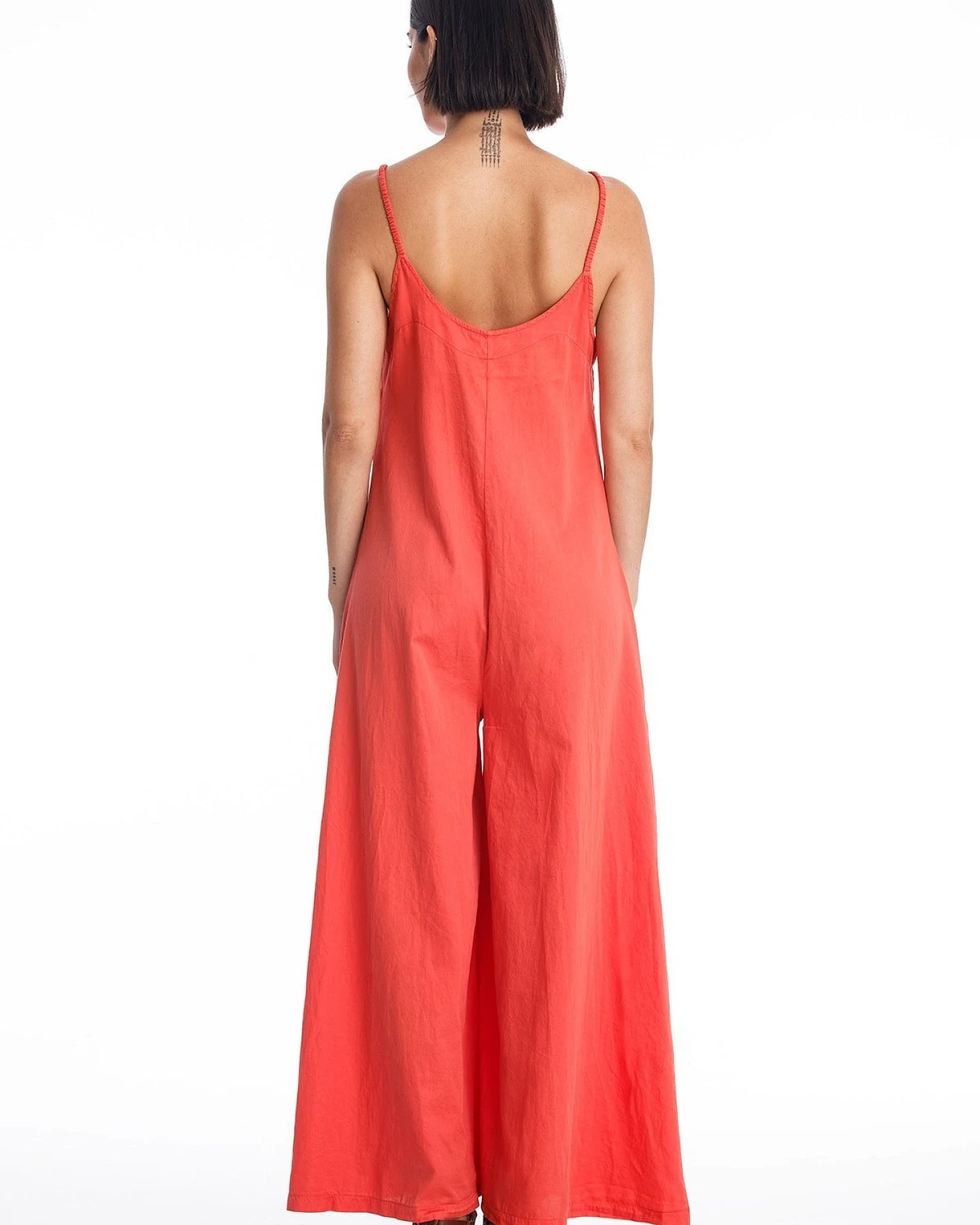 RAVENS VIEW IBIZA Damen vegan Jumpsuit Chiara Satin Radiant Red – Ansicht 2