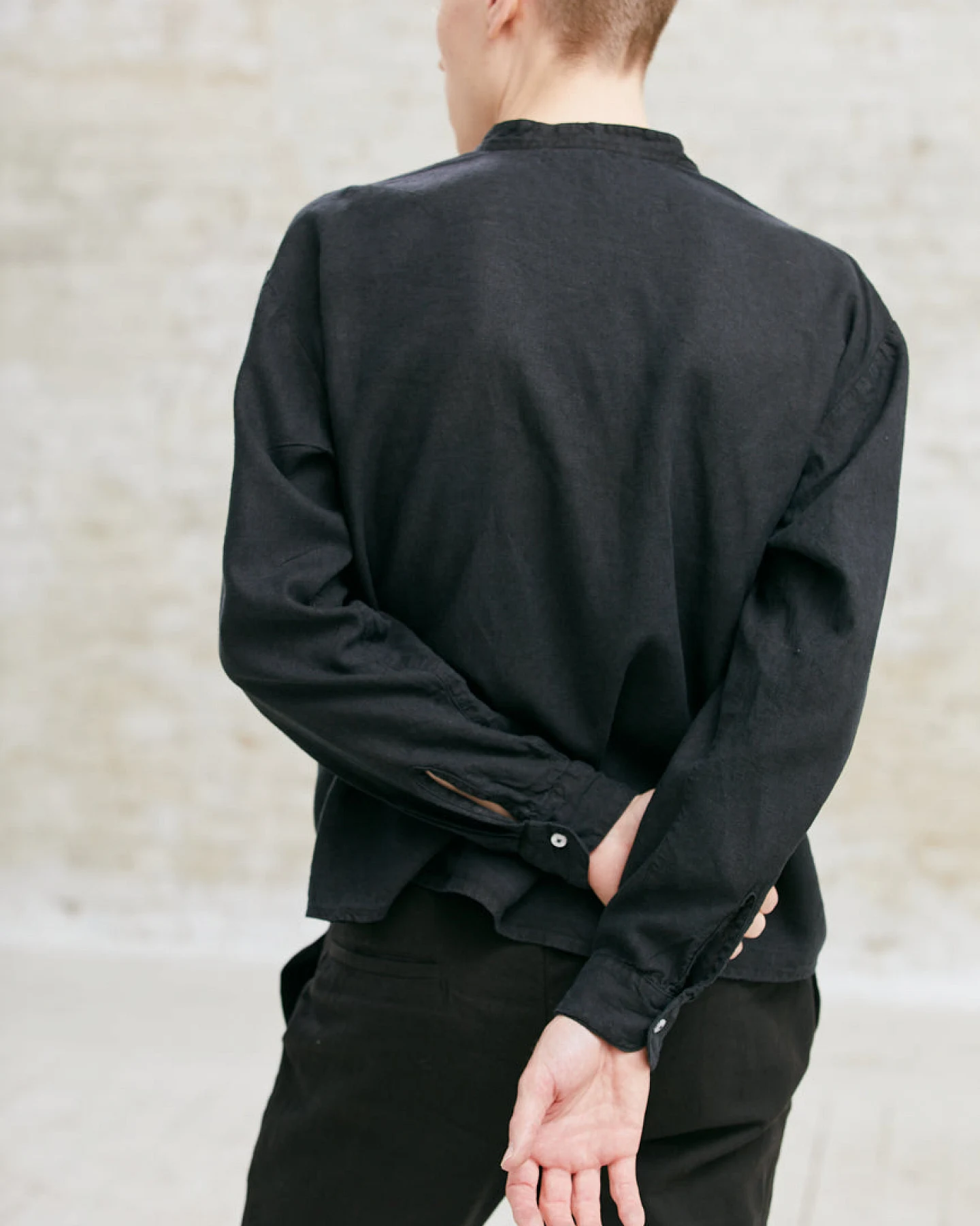 Jyoti - Fair Works Herren vegan Hemd Harish Schwarz – Ansicht 2