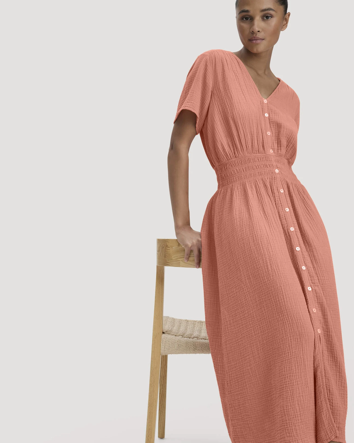 hessnatur Damen Musselin Kleid mit Taillierung Midi aus Bio-Baumwolle - orange - Größe 46 – Ansicht 4