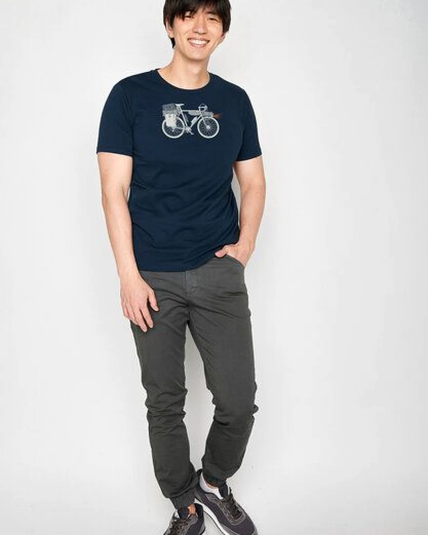 GREENBOMB Bike Night Guide - Sportliches T-Shirt aus Bio-Baumwolle / hochwertiger Print / GOTS / Fair & Vegan – Ansicht 4