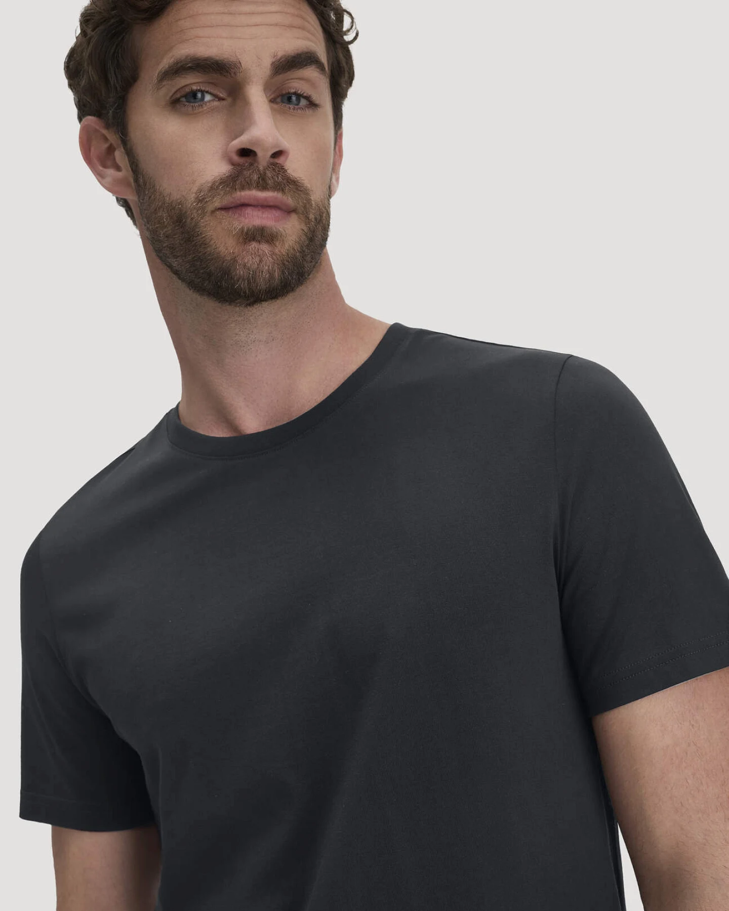hessnatur Herren T-Shirt Regular aus Regenerative Organic Cotton (ROC) - schwarz - Größe 46 – Ansicht 4