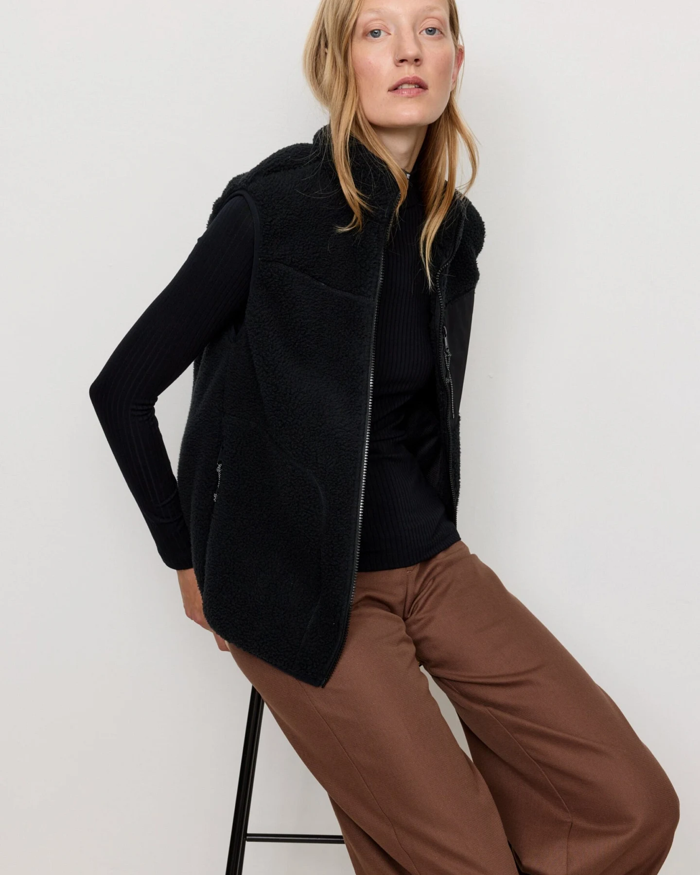 Recolution Damen vegan Vest Bonsai Black – Ansicht 2