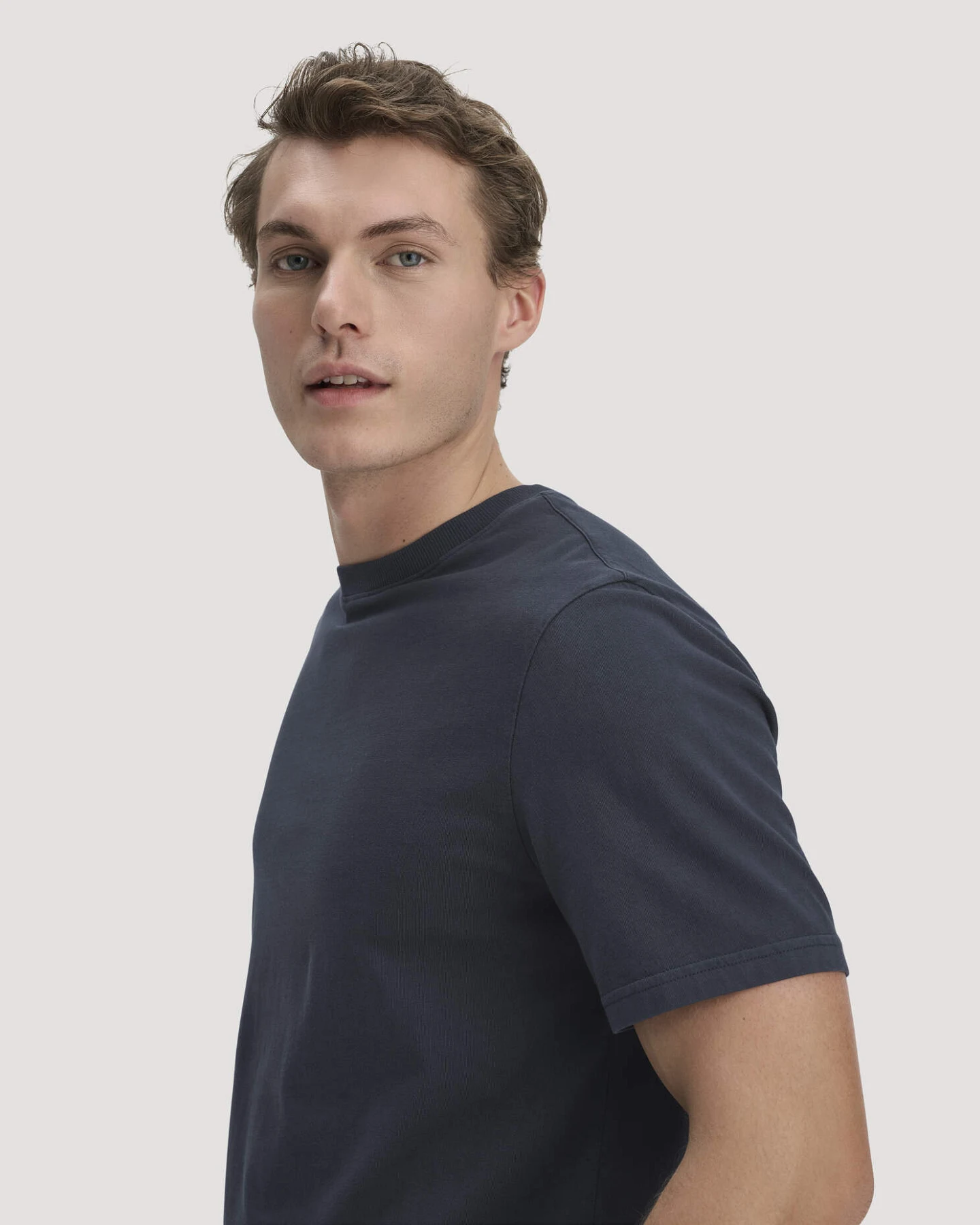 hessnatur Herren Heavy Jersey Shirt Relaxed aus Bio-Baumwolle - blau - Größe 48 – Ansicht 4