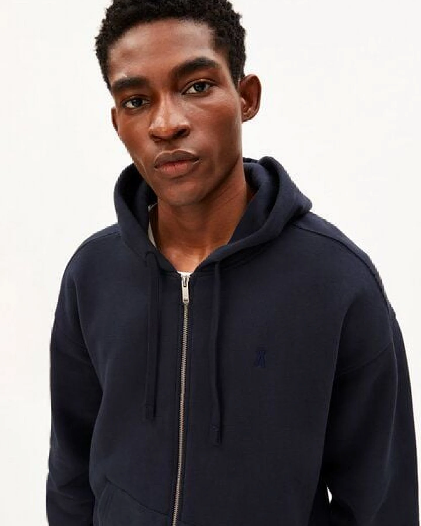 ARMEDANGELS ICONIC Å SAROMIAAN Herren Sweatjacke aus Bio-Baumwolle – Ansicht 3