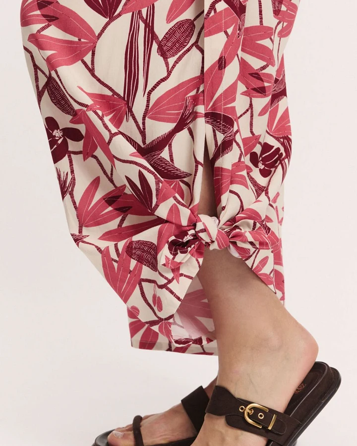 Hose Vickyy aus EcoVero™ Berry Bird 36