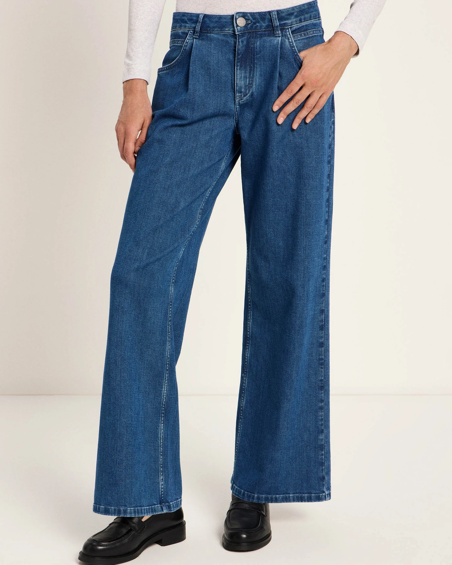 Marlenejeans mit Bundfalte (GOTS) – Ansicht 2