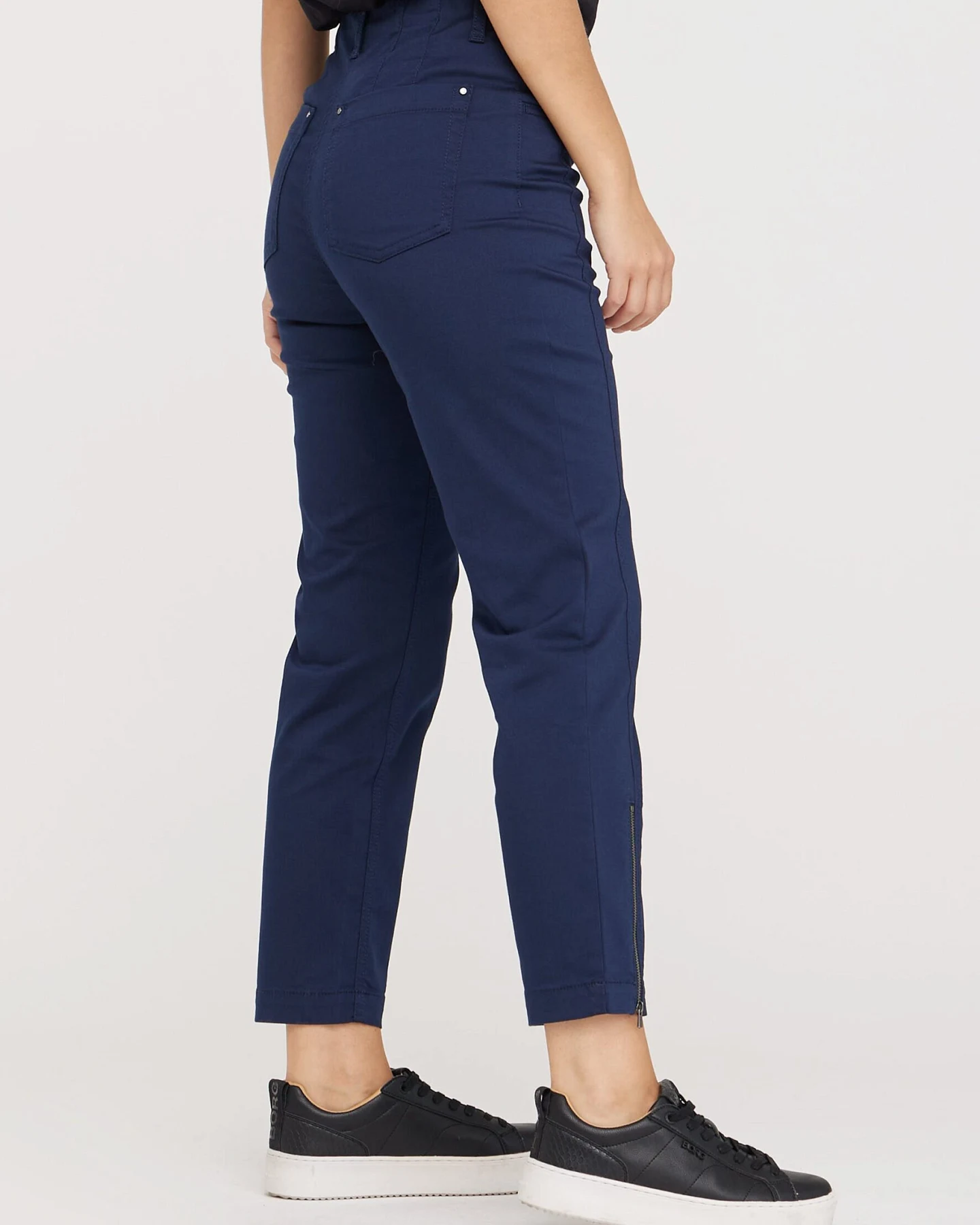 LAURIE Damen vegan Hose Piper Regular Crop Marineblau – Ansicht 2