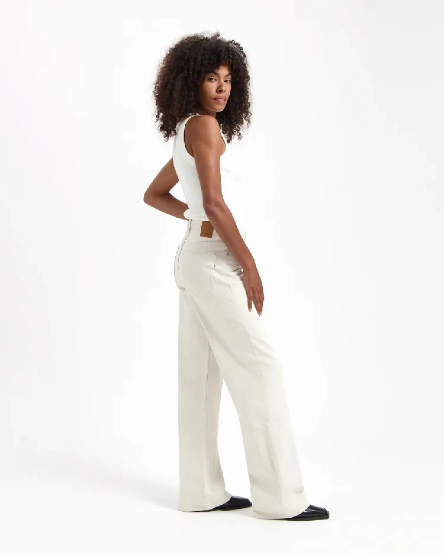 Kuyichi Damen vegan Jeans Locker Schlaghose Harper Ecru – Ansicht 2