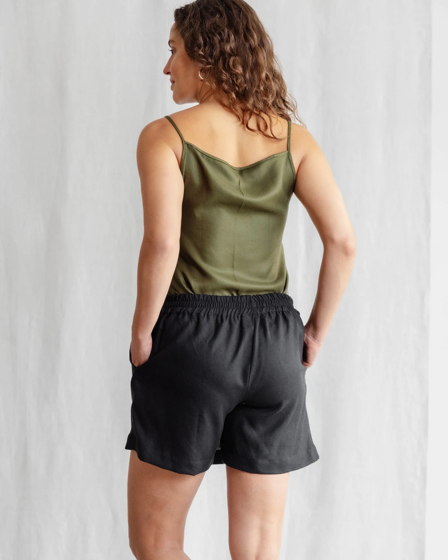 Jyoti - Fair Works Damen vegan Skort SafIYA Schwarz – Ansicht 2