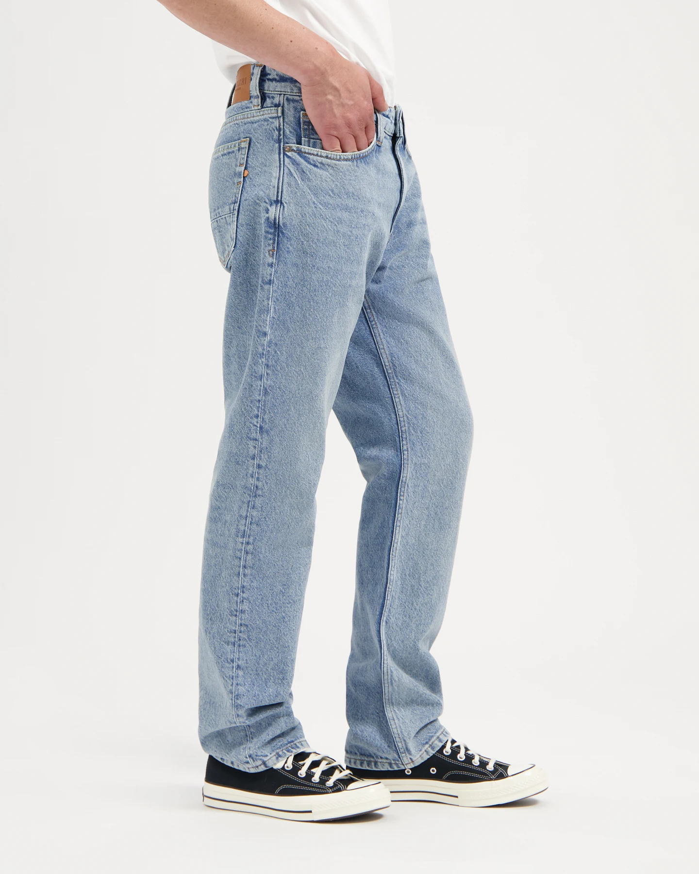 Kuyichi Herren vegan Jeans Scott Regular Deep Freeze Blau – Ansicht 2