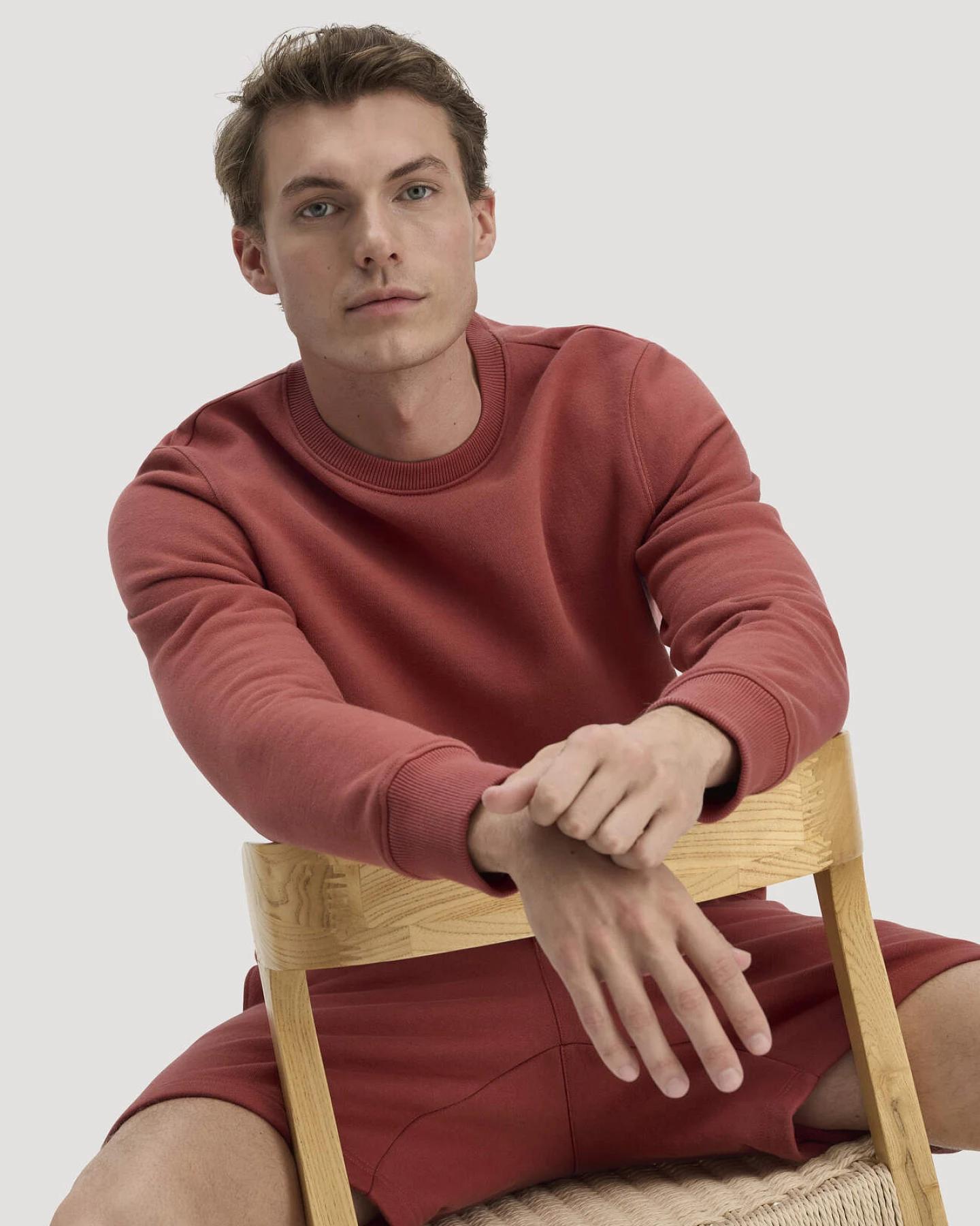 hessnatur Herren Sweatshirt Regular BETTERRECYCLING aus Bio-Baumwolle - braun - Größe S – Ansicht 4