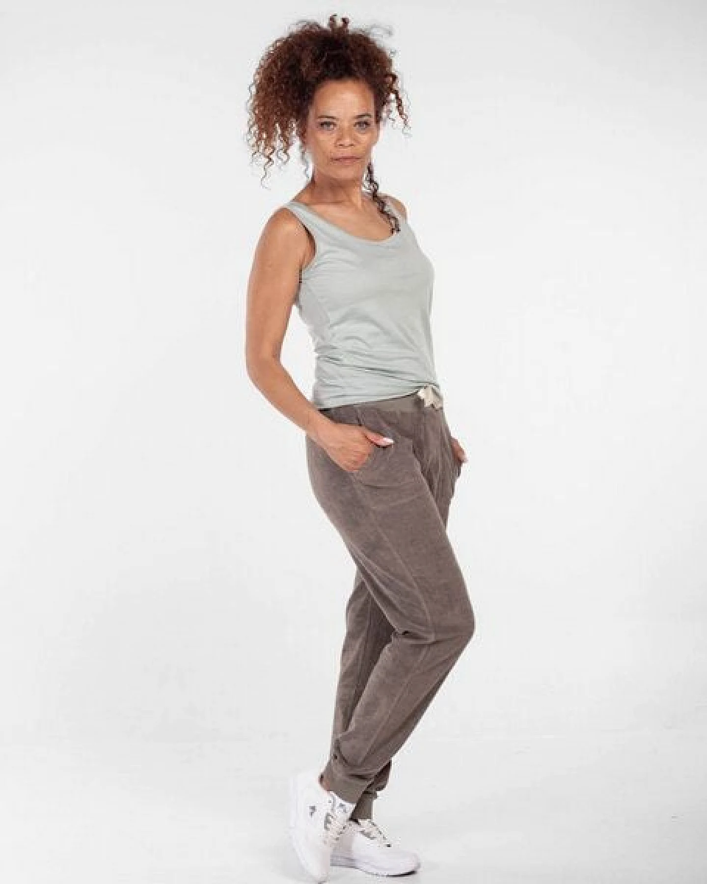 Alma & Lovis Frottier Jog-Pants aus Bio-Baumwolle – Ansicht 3