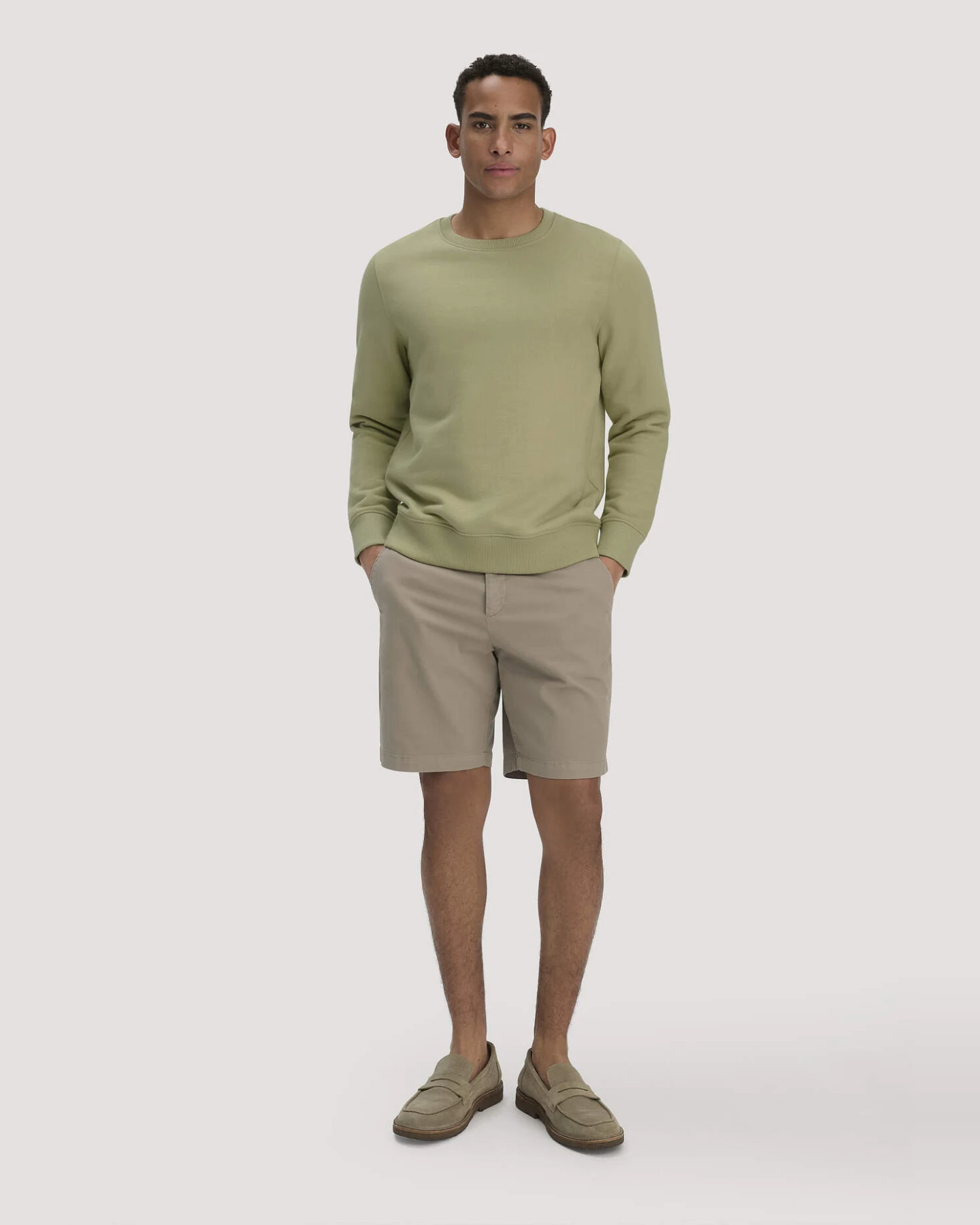 hessnatur Herren Sweatshirt Regular BETTERRECYCLING aus Bio-Baumwolle - grün - Größe S – Ansicht 2