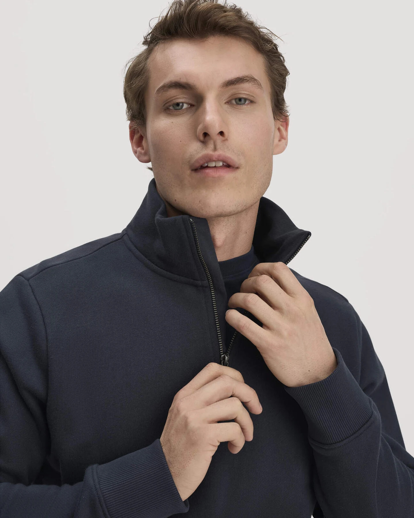 hessnatur Herren Sweat Troyer Regular BETTER RECYCLING aus Bio-Baumwolle - blau - Größe XL – Ansicht 4