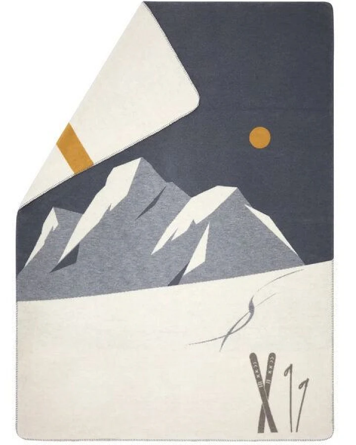 David Fussenegger SAVONA Wohndecke “skis & spuren“ 200 x 150 cm aus Recyclingbaumwolle