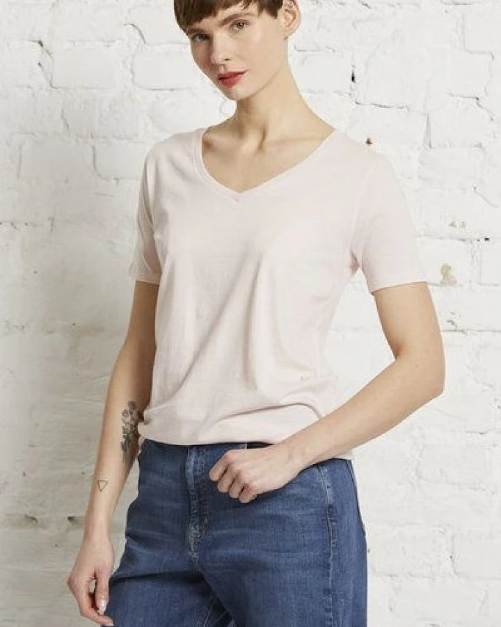 Wunderwerk Damen T-Shirt, V-Auschnitt, aus Biobaumwolle und Modal "Metro v-neck tee"
