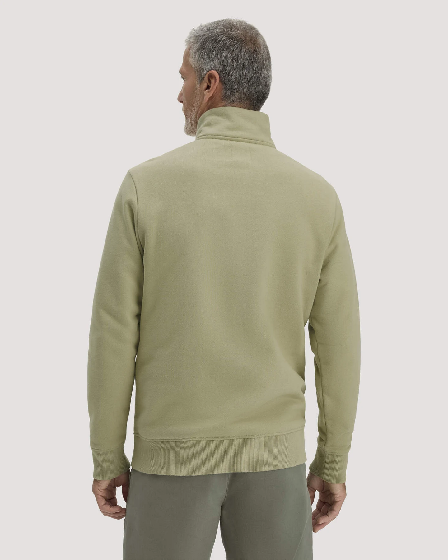 hessnatur Herren Sweat Troyer Regular BETTER RECYCLING aus Bio-Baumwolle - grün - Größe M – Ansicht 3
