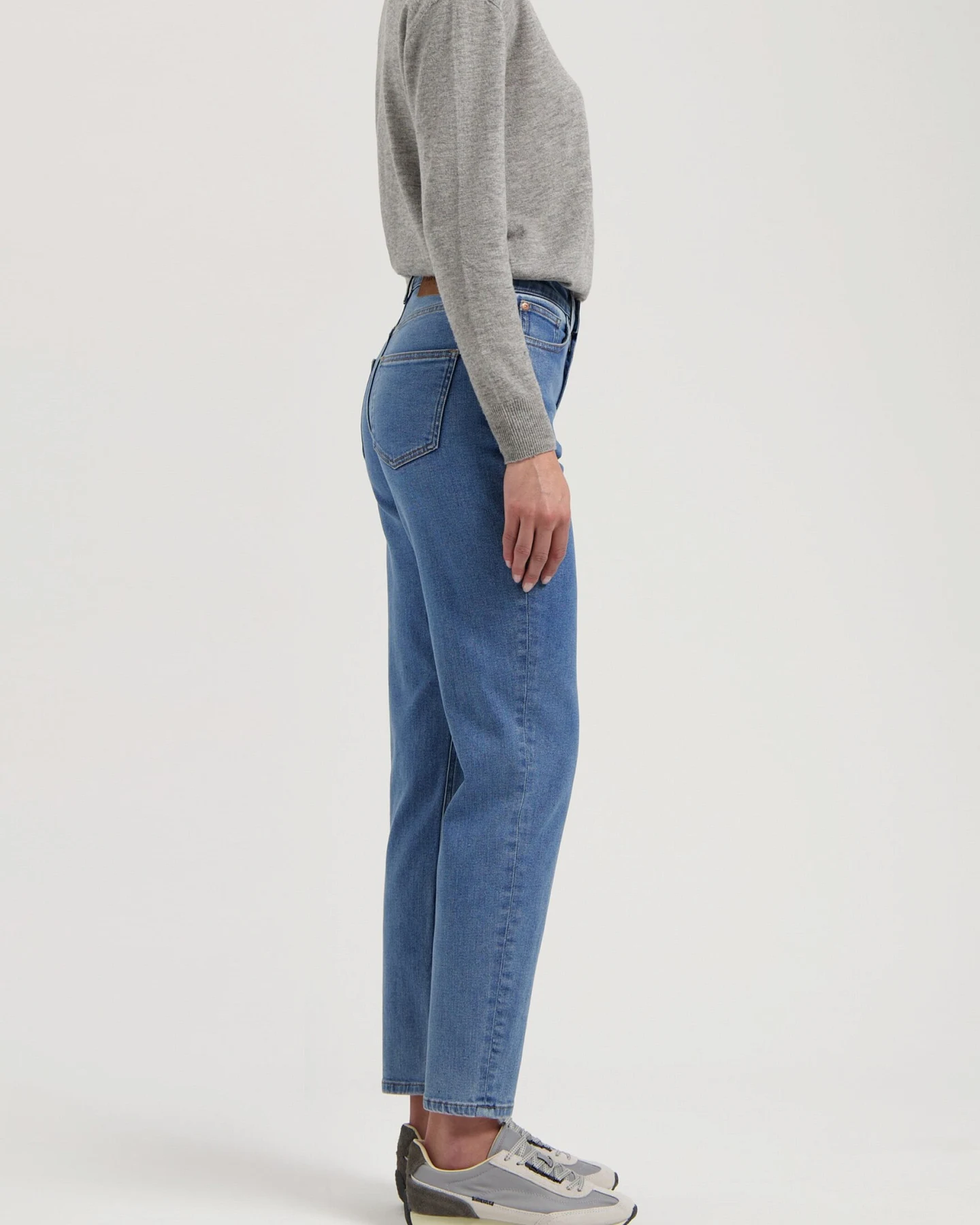 MUD Jeans Damen vegan Jeans High Tapered Mams Stone Vintage – Ansicht 2