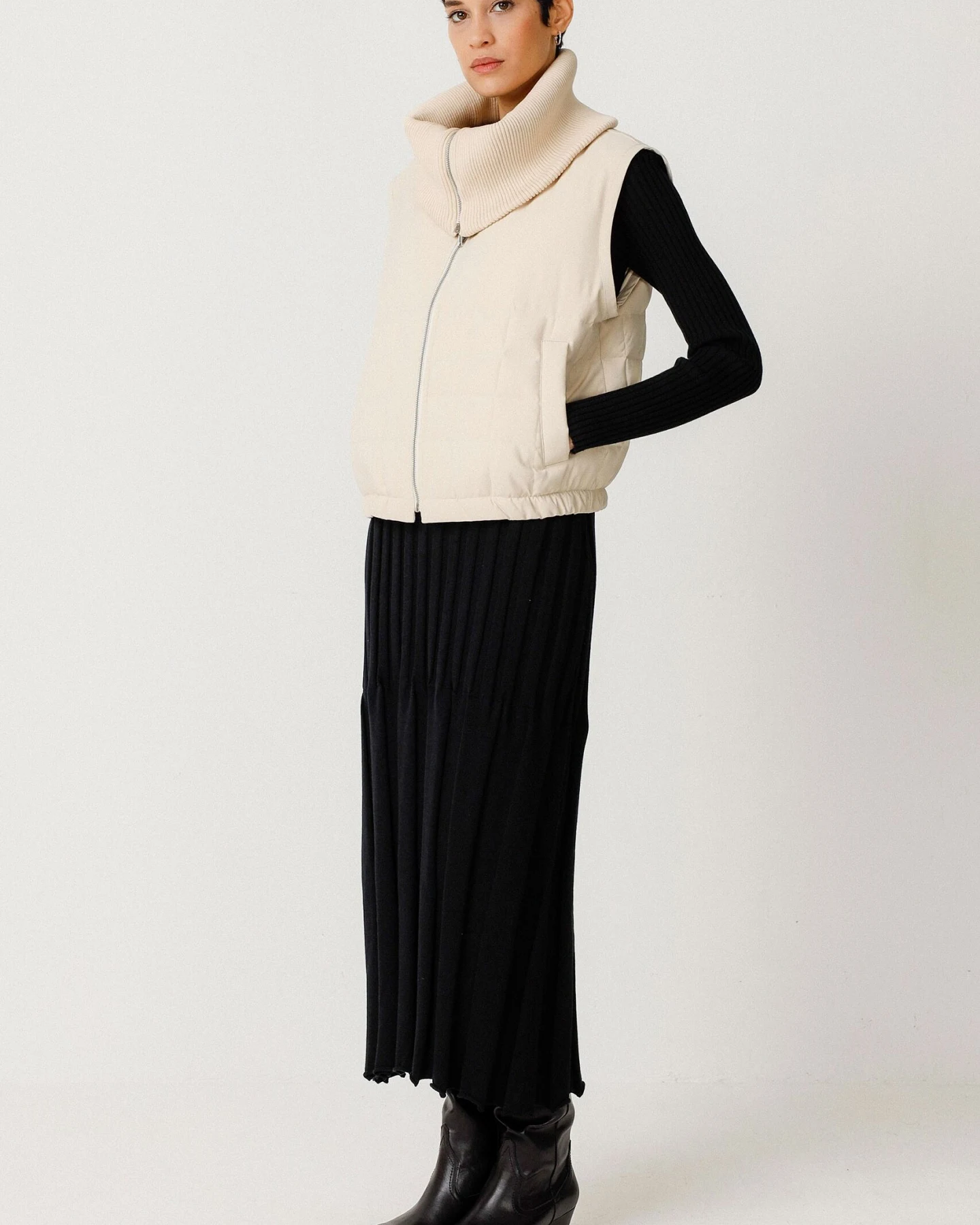 SKFK Damen vegan Weste Amila Beige – Ansicht 2