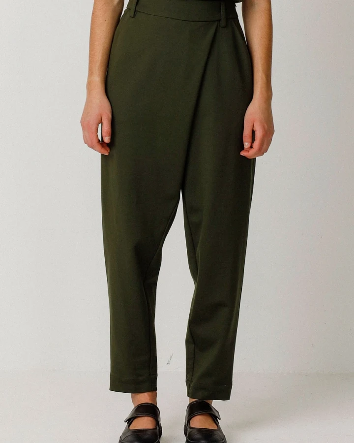 SKFK Damen vegan Hose Ezama Karottenschnitt Grün